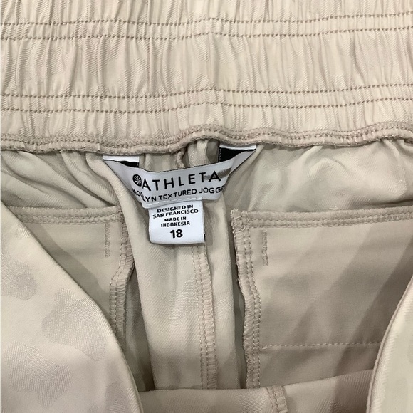 Women’s Athleta 18 Brooklyn Comfortable Joggers Pants Camo Beige Ankle Stretch - Picture 14 of 16